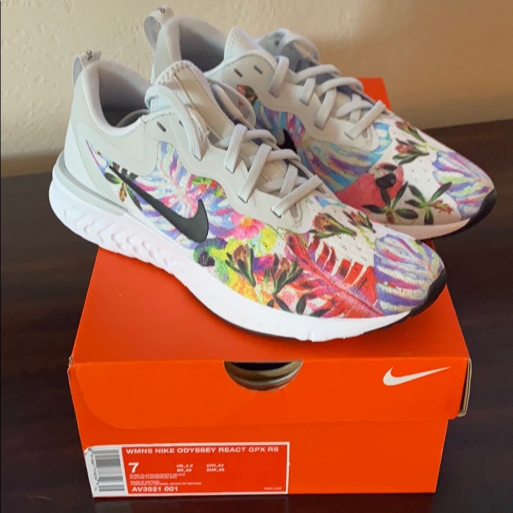 Women’s Nike Odyssey React size 7